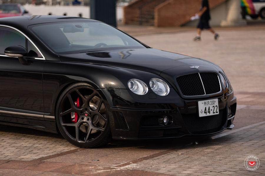 Детали экстерьера Bentley Continental GT on Vossen Wheels (CG-205) 2019 года  (фото 7 из 36)